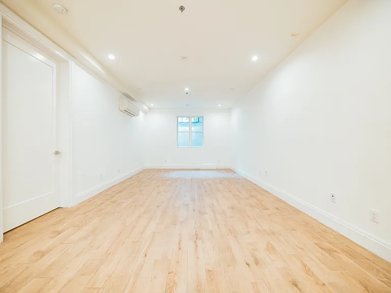 345 Eldert St #25 — Photo 3