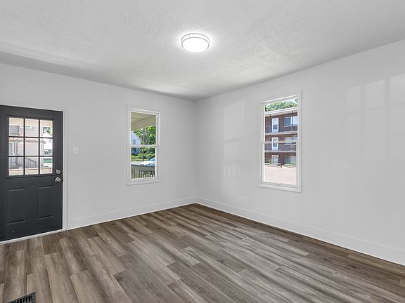 5th image of 697 Sherman St Unit 1/2
