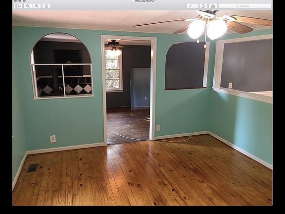 View of living/sitting room
