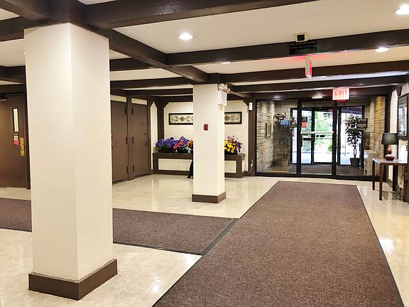 3rd image of 2 Elmwood Park Dr APT 423