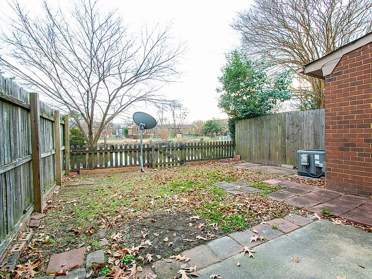 248 Loch Cir — Photo 15