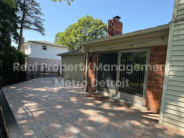 3028 Caswell Dr — Photo 32