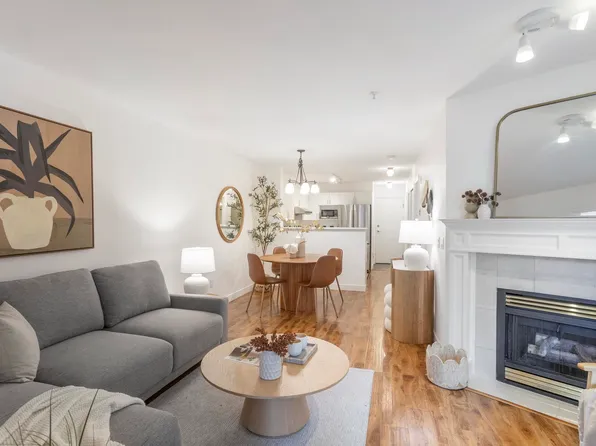 688 E 16th Ave #104, Vancouver, BC V5T 2V4