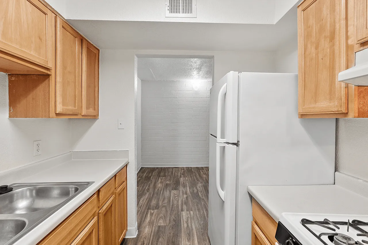 Bella Vista Apartments — Photo 3