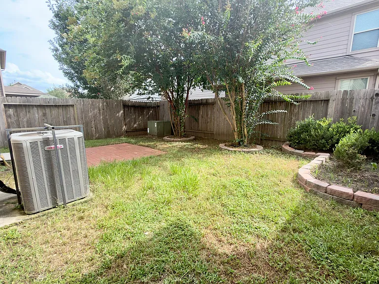 17035 Amarose Dr — Photo 34