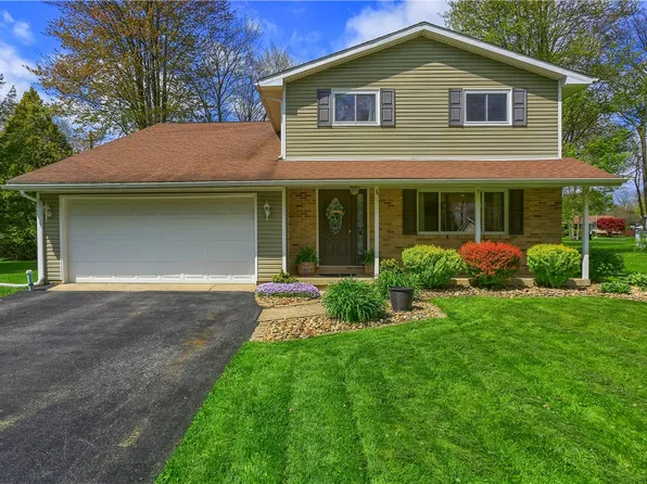 12494 Hickory Dr, Conneaut Lake, PA 16316