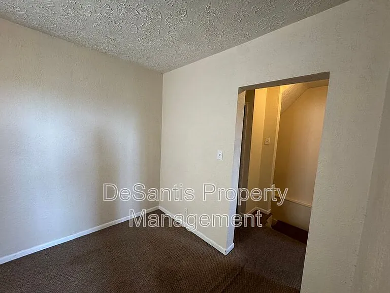 215 Spencer Ave #UPPER — Photo 12