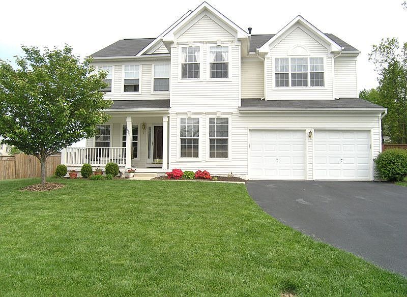 .29 corner fenced level lot! 5BR/4BA 3 finished levels!