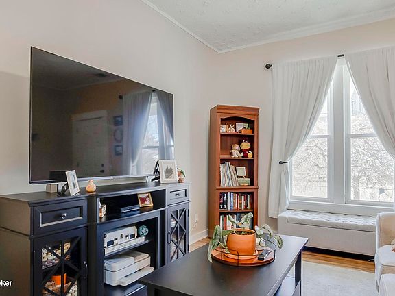 5th image of 2139 Bradley Ave
