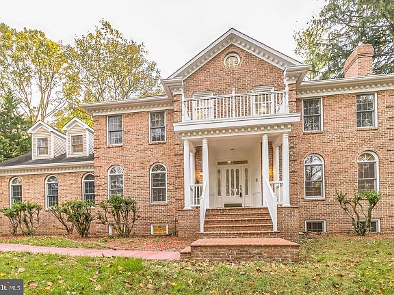 3rd image of 2527 Hunter Mill Rd