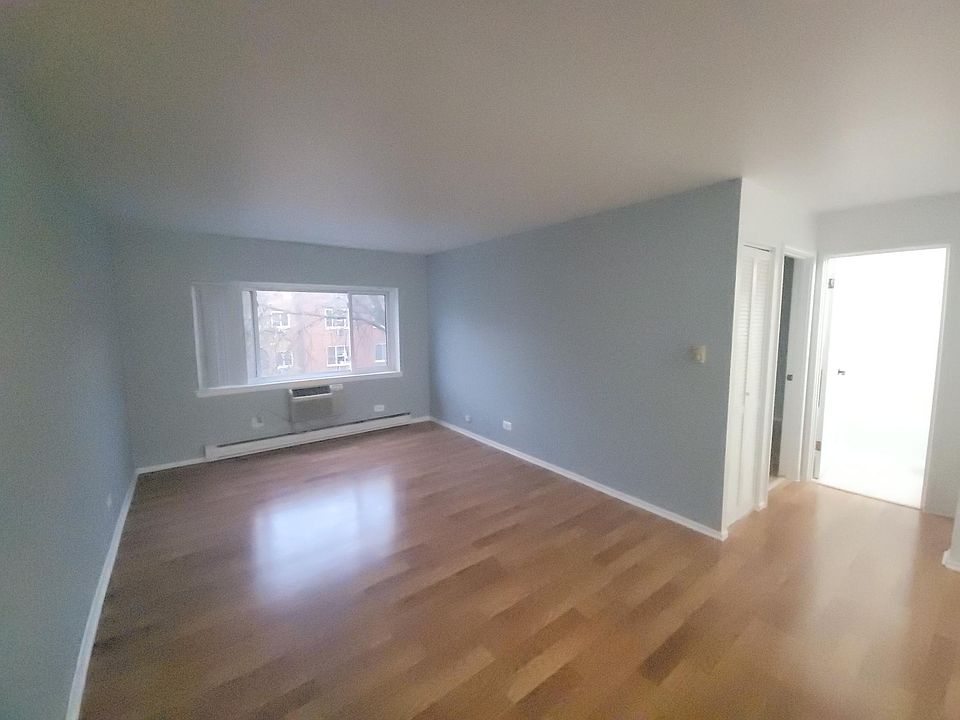 1st image of 3827 N Pine Grove Ave #414