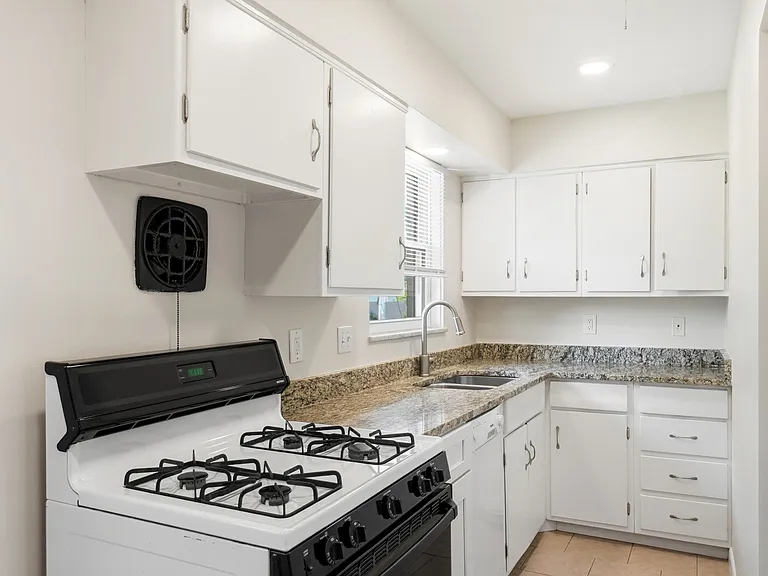 1551 King Ave #D — Photo 11