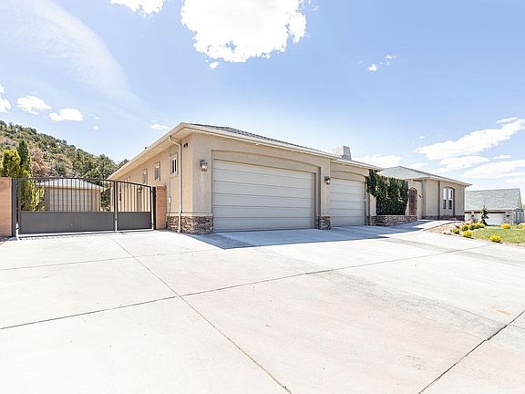 4th image of 888 E Fiddlers Canyon Rd