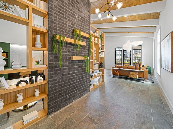 5th image of 235 Verbena St #2224