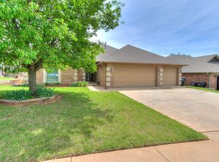 3224 SE 33rd St, Moore, OK 73165