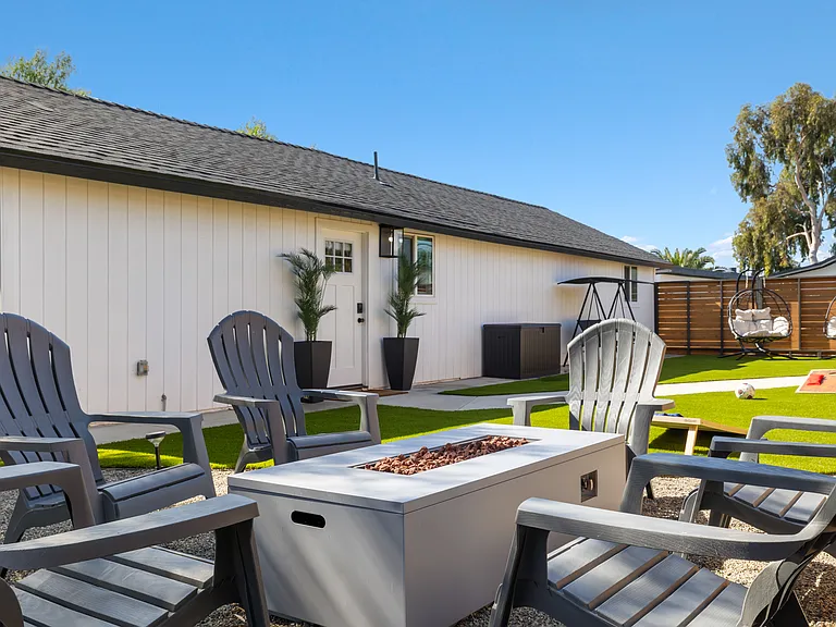 3945 Alta Loma Dr #B — Photo 15