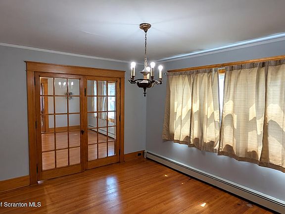 3rd image of 212 W Grove St
