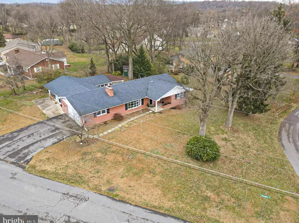 9 Gabriel Dr, Martinsburg, WV 25405