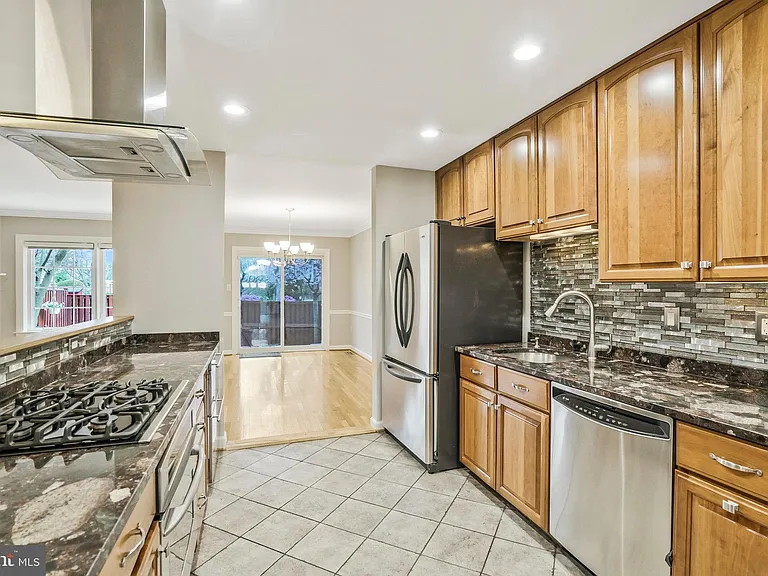 6366 Brampton Ct — Photo 4