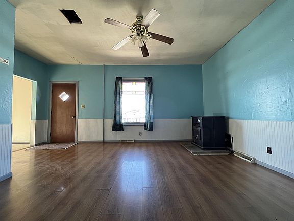 4th image of 518 Main St