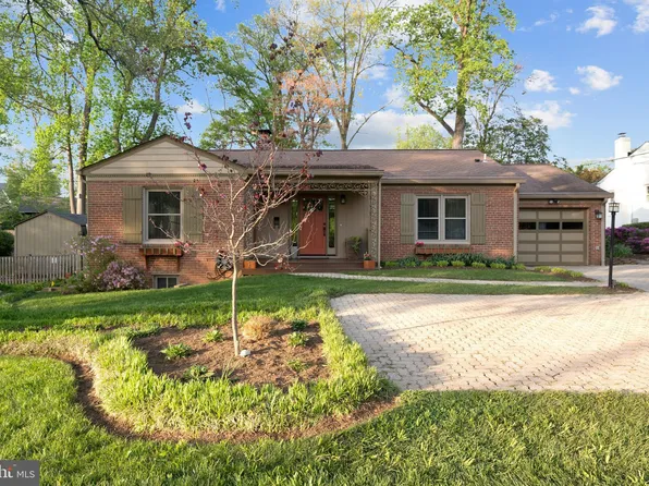 4871 Old Dominion Dr, Arlington, VA 22207