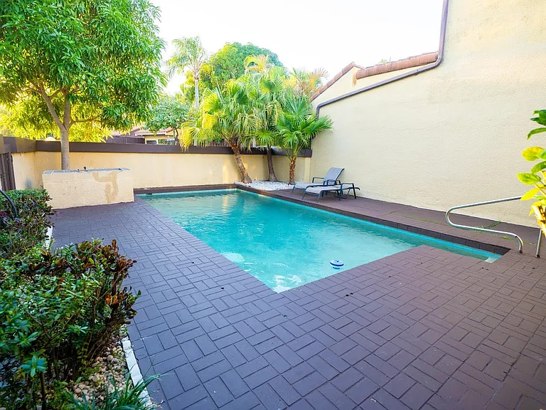 20331 NE 10th Ct — Photo 9