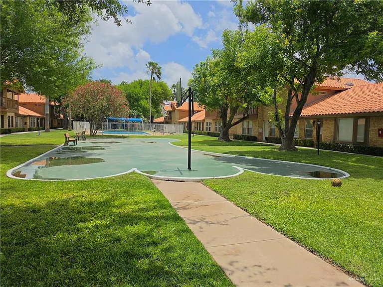 900 E Dallas Ave #UT3 — Photo 18