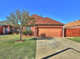1207 SW 22nd St, Moore, OK 73170