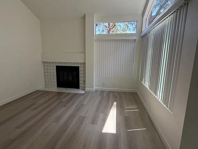 88 Stanford Ct — Photo 15