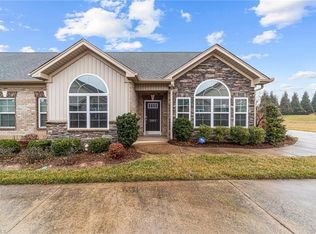 5207 Roost Ridge Ct, Greensboro, NC 27407
