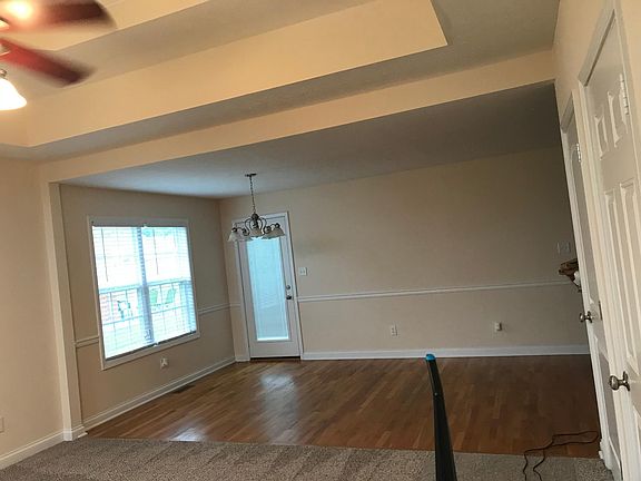 3rd image of 631 Village Creek Dr