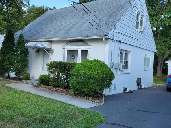 849 East Dr, Bordentown, NJ 08505