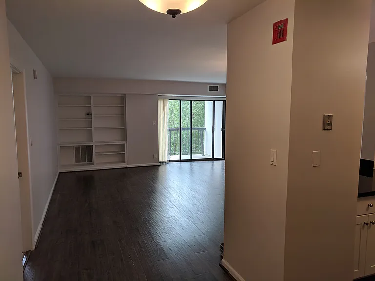 3800 Powell Ln #403 — Photo 5