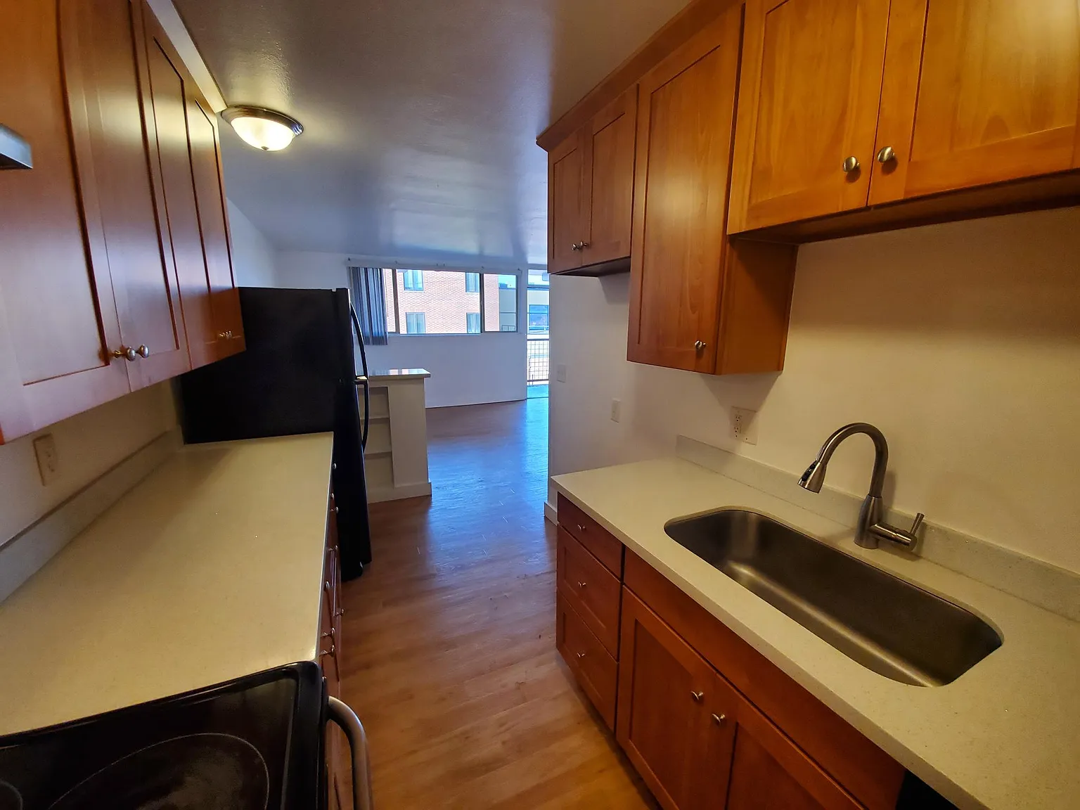 1 bed, 610 sqft, $1,600 — Photo 2
