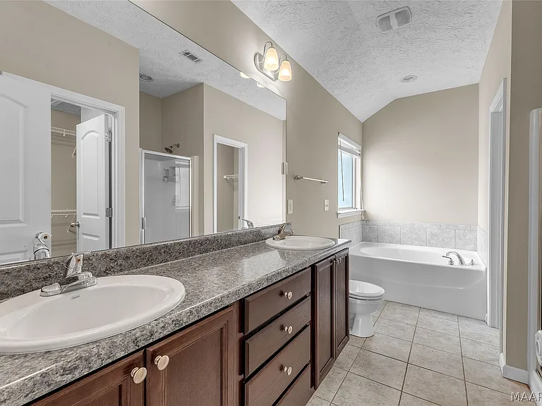 76 Zachary Cir — Photo 17