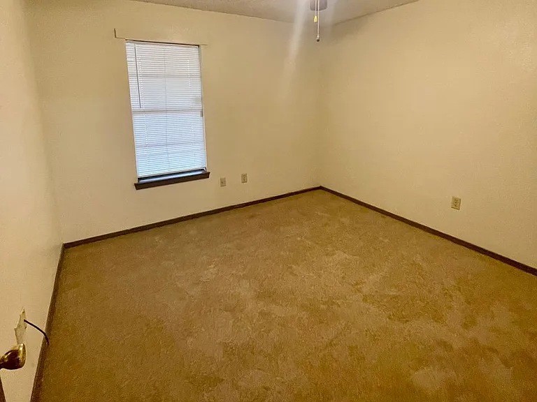 2319 Elm Park Dr — Photo 12
