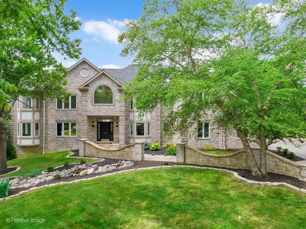 1 Seneca Ave W, Hawthorn Woods, IL 60047