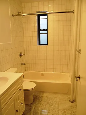 Rented by PMG Real Estate  | media 44