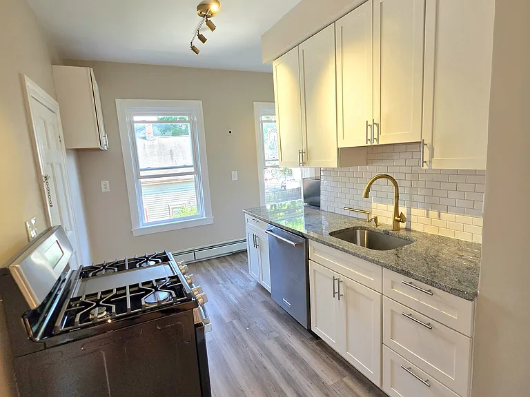 2 Louisburg Pl #2 — Photo 2