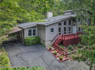 130 Surrey Dr, Lords Valley, PA 18428