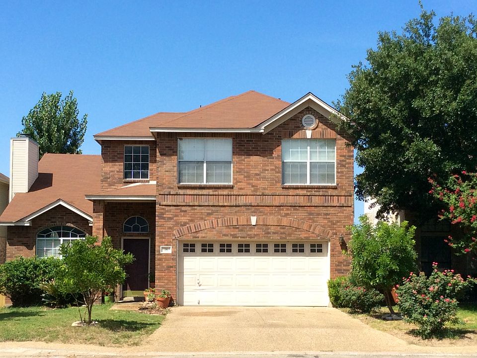 18 Morgans Bluff curb view