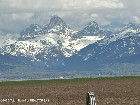 8489 Fawn Ridge Ln, Tetonia, ID 83452