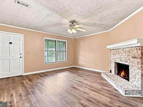 4th image of 67 Rivercrest Ct