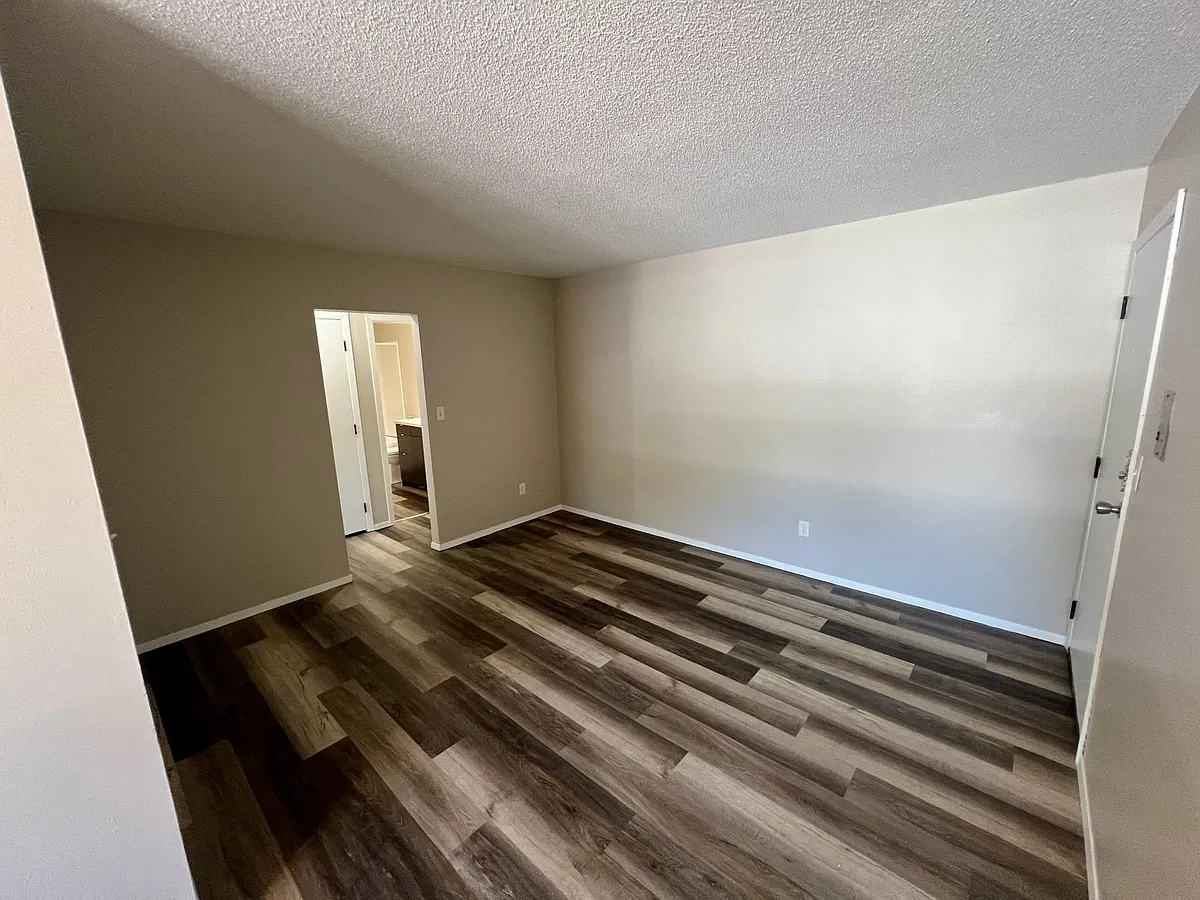 Building Photo - 440 S Western Ave #7