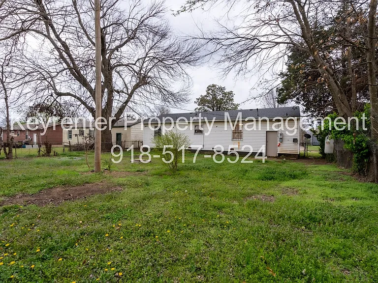 1553 E 53rd St N — Photo 13