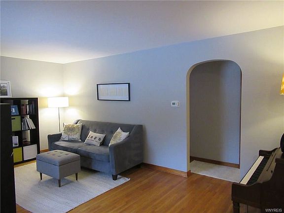 5th image of 225 Crescent Dr