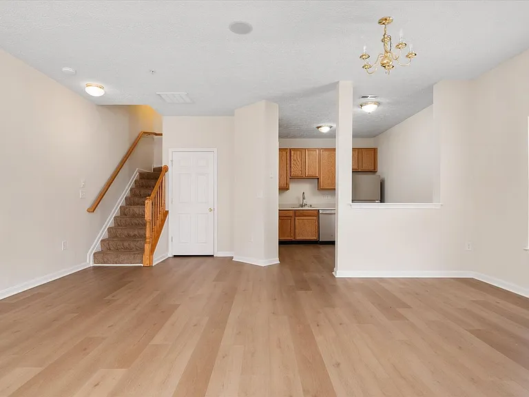 8221 Barrington Ct — Photo 7