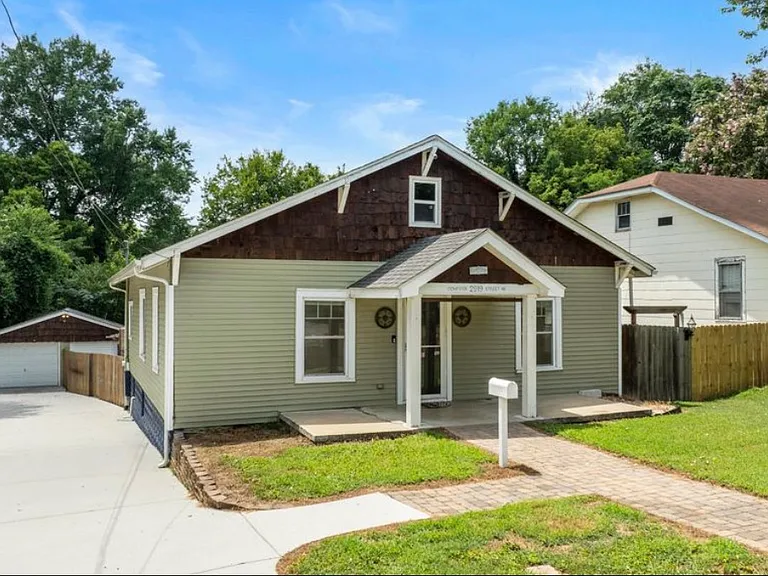 2919 Dempster St — Photo 1