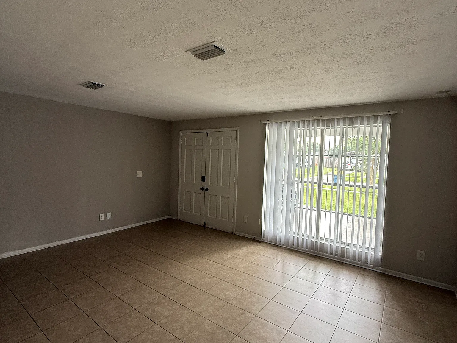 2589 Eastill Dr — Photo 3