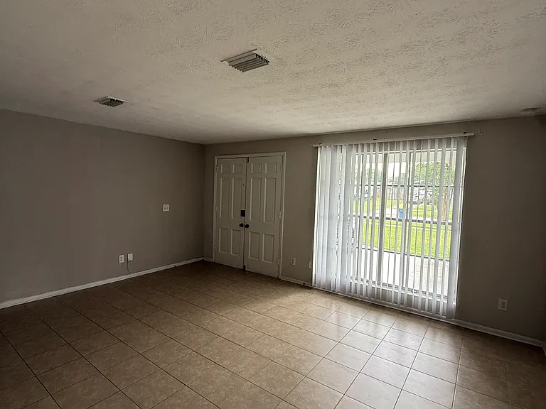 2589 Eastill Dr — Photo 3